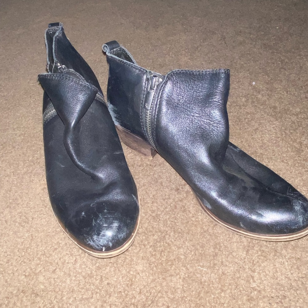Iucky brand pumps